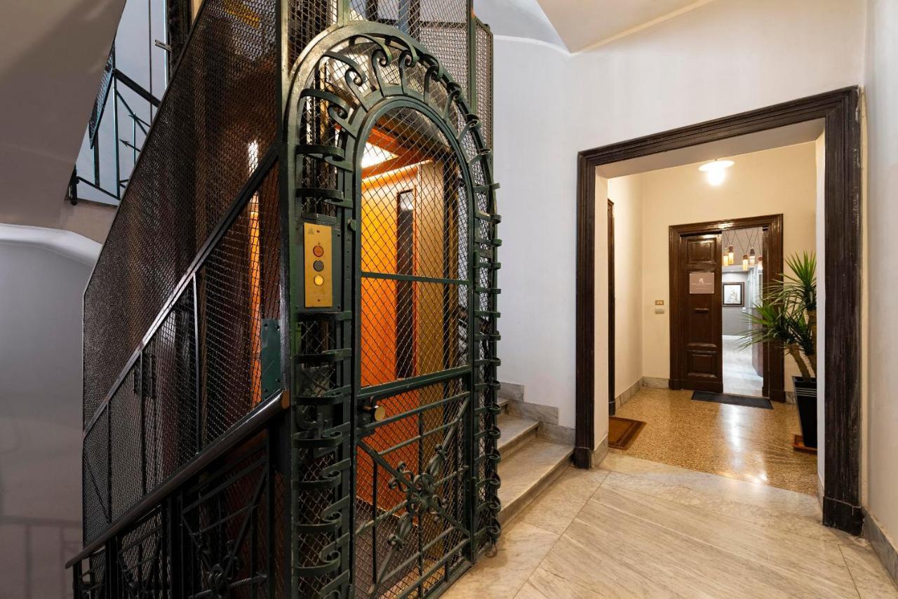 Royal Rooms Corso Rome Bagian luar foto